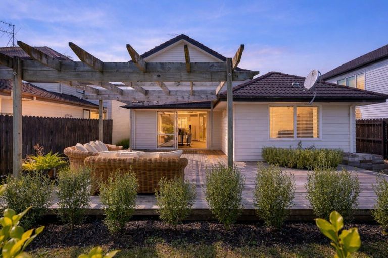 Photo of property in 38 Bruce Pulman Drive, Takanini, 2112