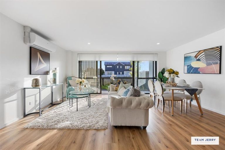 Photo of property in 2/1g Dishys Road, Flat Bush, Auckland, 2019