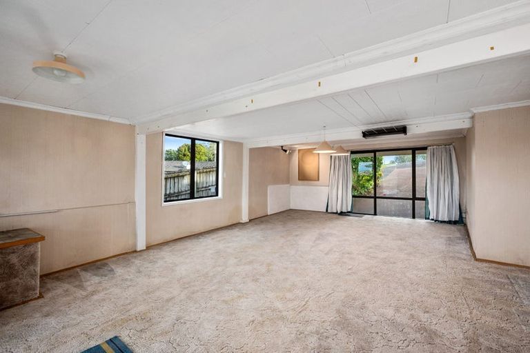 Photo of property in 1/3 Hall Road, Glenfield, Auckland, 0629