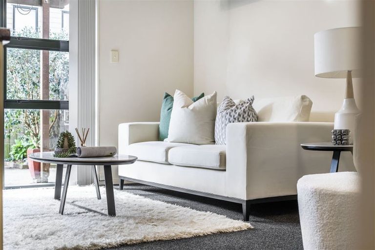 Photo of property in 4/15 Harbour View Road, Te Atatu Peninsula, Auckland, 0610