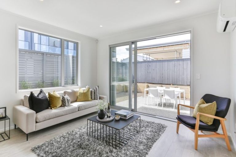 Photo of property in 10a Lyndhurst Road, Tawa, Wellington, 5028