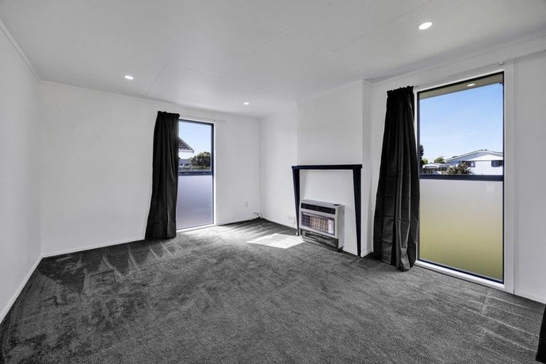 Photo of property in 37 Kamahi Avenue, Hawera, 4610