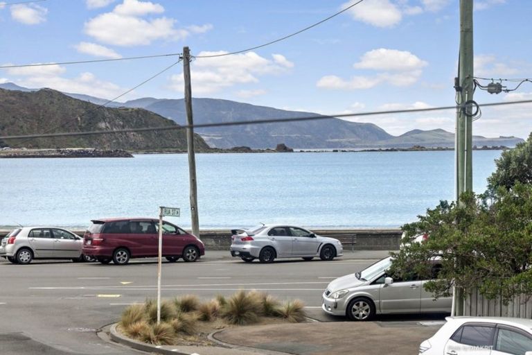 Photo of property in 6 Rua Street, Lyall Bay, Wellington, 6022