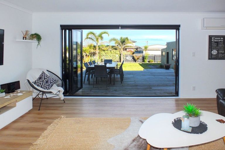 Photo of property in 50 Shortt Street, Foxton Beach, Foxton, 4815