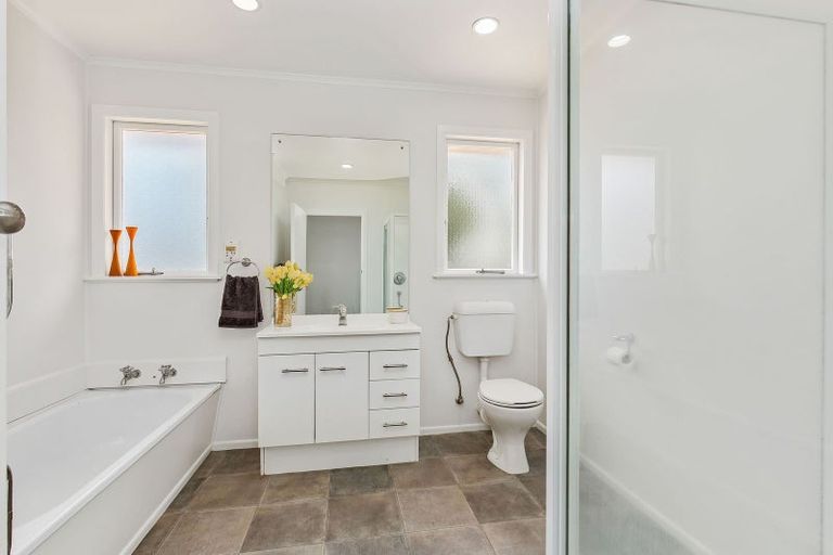 Photo of property in 4 Portadown Avenue, Pakuranga Heights, Auckland, 2010