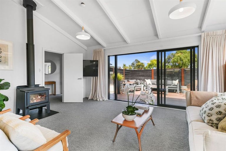 Photo of property in 11 Lombard Place, Avonhead, Christchurch, 8042