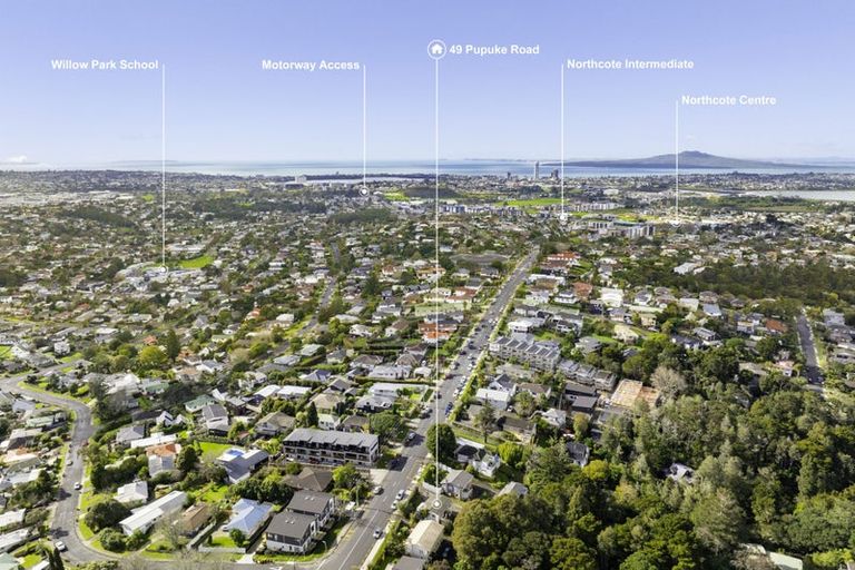 Photo of property in 49 Pupuke Road, Birkenhead, Auckland, 0627