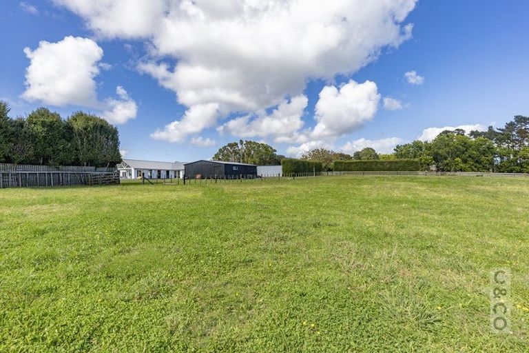 Photo of property in 88 Taupaki Road, Taupaki, 0782