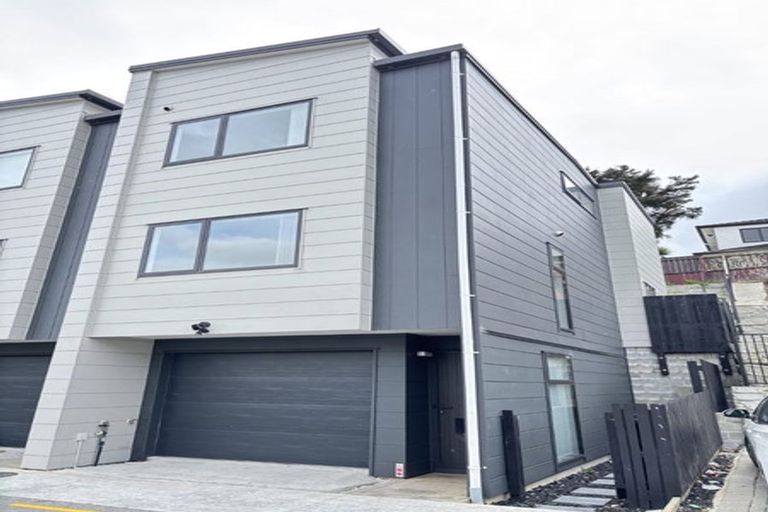 Photo of property in 32 Tukari Lane, Mangere Bridge, Auckland, 2022