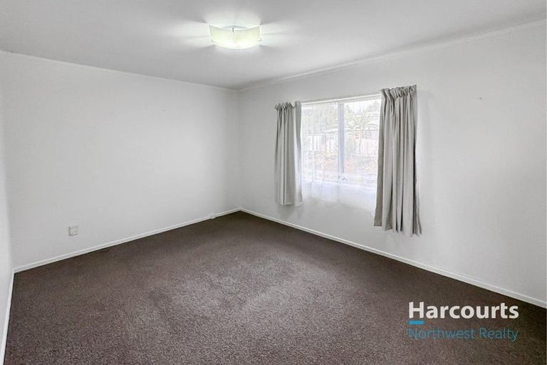 Photo of property in 1/729 Swanson Road, Swanson, Auckland, 0612