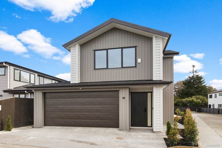 Photo of property in 18 Hava Place, Green Bay, Auckland, 0604