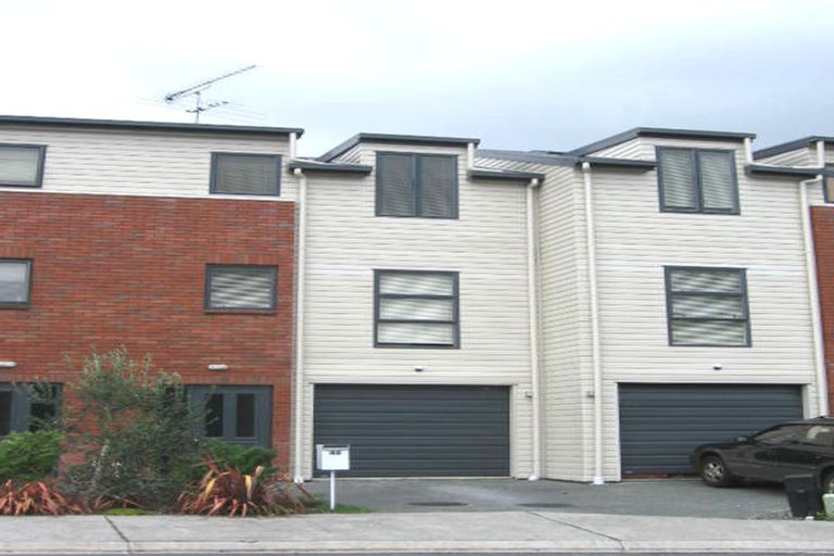 Photo of property in 44 Verdale Circle, Glen Eden, Auckland, 0602