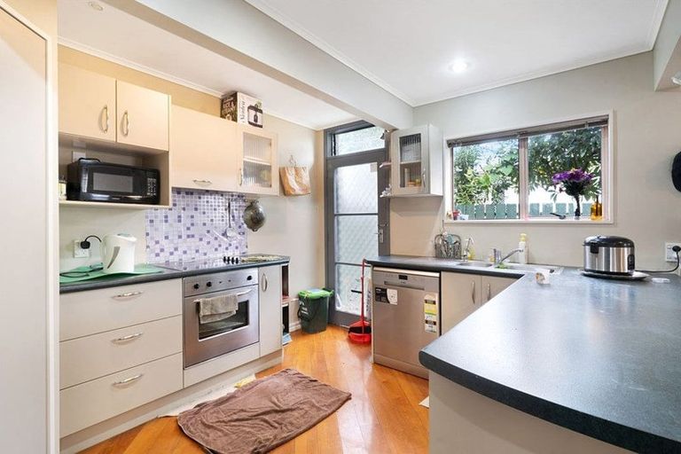Photo of property in 4/90 Lynwood Road, New Lynn, Auckland, 0600