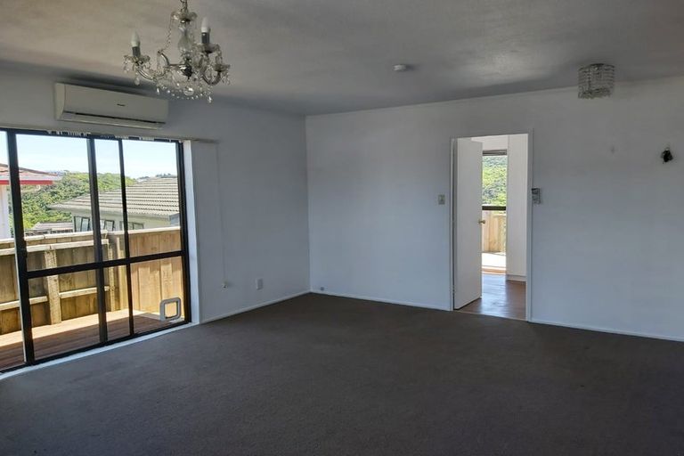 Photo of property in 41a Sunhaven Drive, Newlands, Wellington, 6037