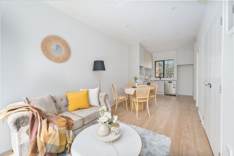 Photo of property in 4/442 Old Te Atatu Road, Te Atatu Peninsula, Auckland, 0610