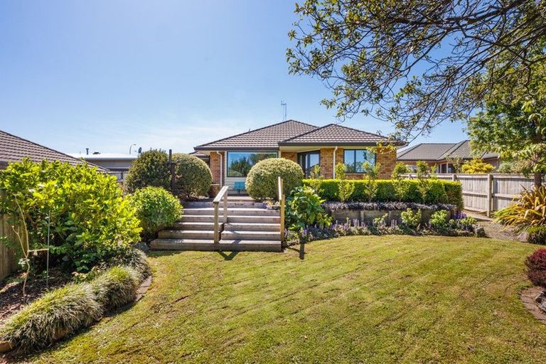 Photo of property in 23 Johnstone Drive, Fitzherbert, Palmerston North, 4410