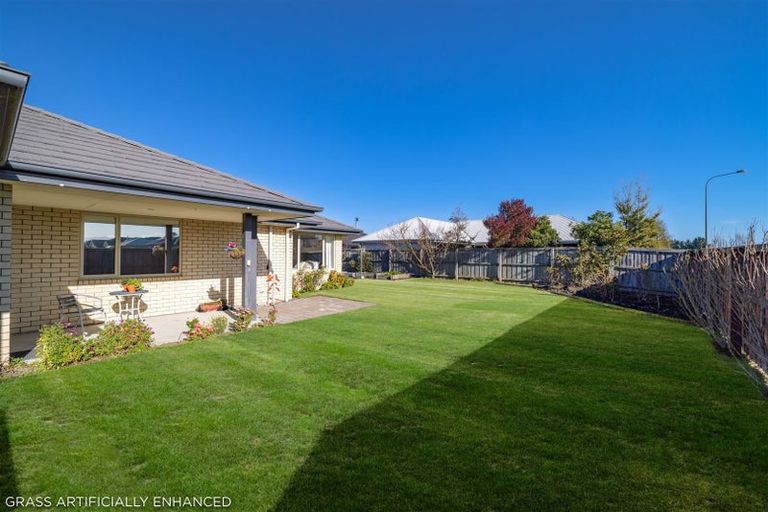 Photo of property in 25 Walnut Way, Rangiora, 7400