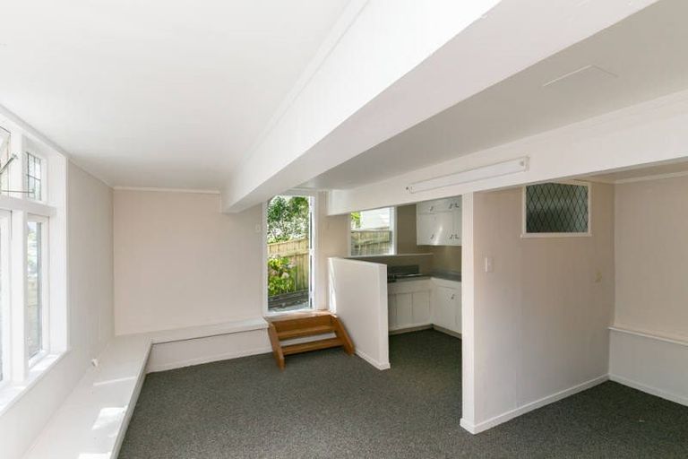 Photo of property in 61 Rolleston Street, Mount Cook, Wellington, 6021