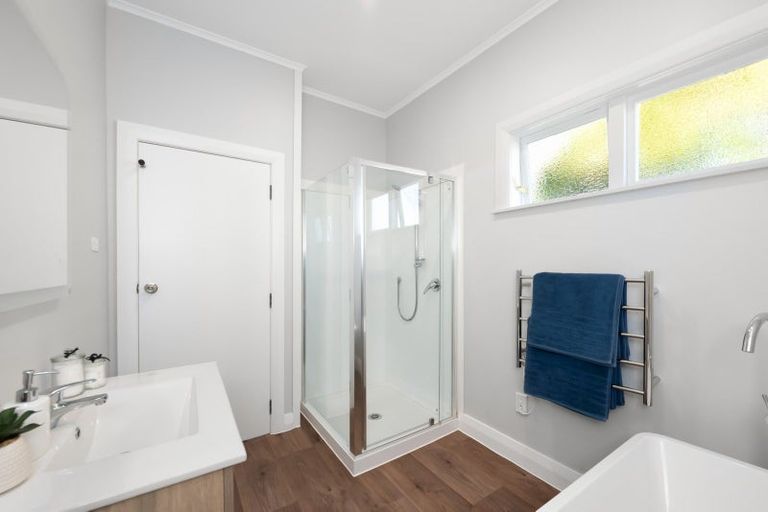 Photo of property in 5 York Street, Moera, Lower Hutt, 5010