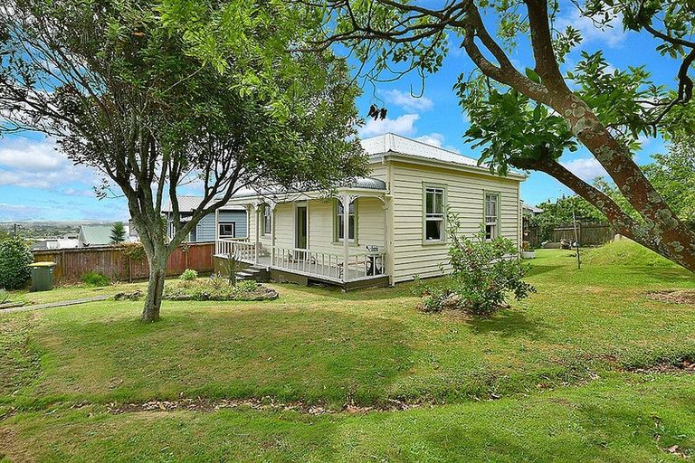 Photo of property in 14 Puriri Street, Helensville, 0800