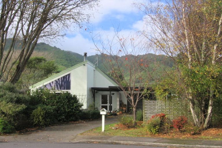 Photo of property in 5 Lesley Grove, Waikanae, 5036