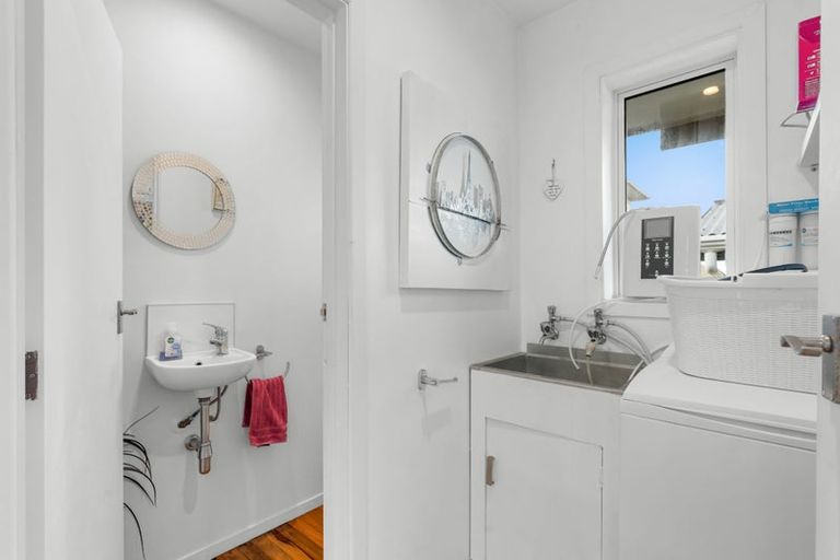 Photo of property in 21 Greendale Avenue, Avonhead, Christchurch, 8042