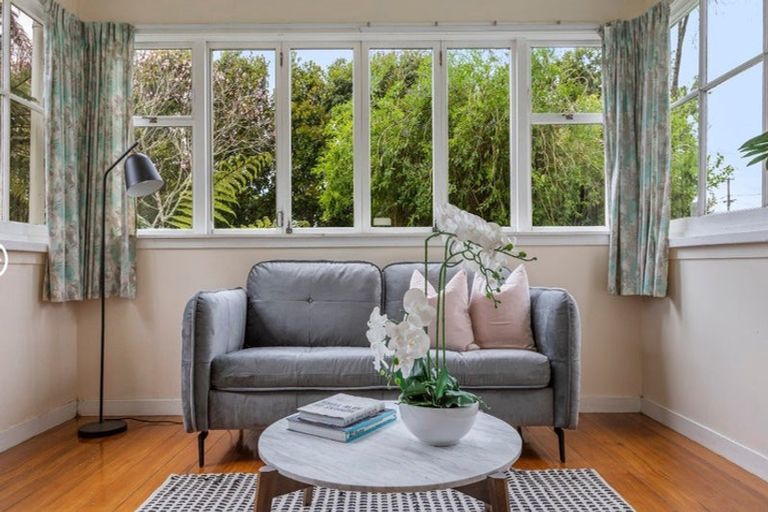 Photo of property in 39 Muir Avenue, Mangere Bridge, Auckland, 2022