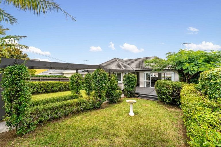 Photo of property in 1/28 Bleakhouse Road, Howick, Auckland, 2014