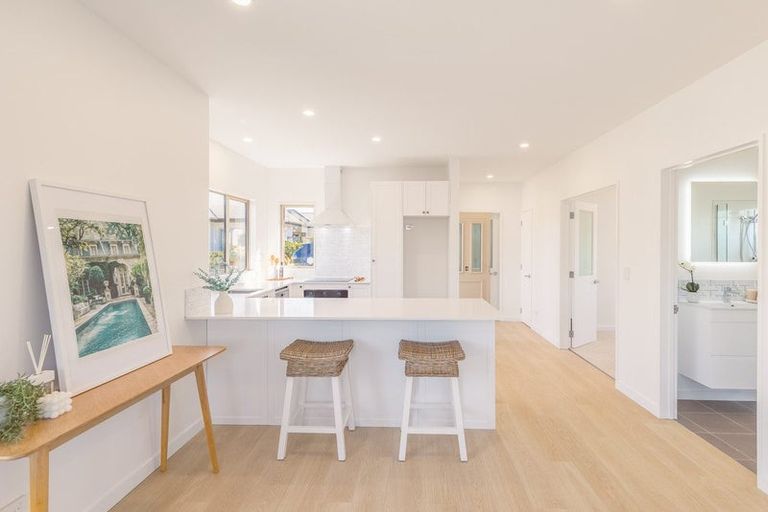 Photo of property in 4/15 Derrett Place, Saint Martins, Christchurch, 8022