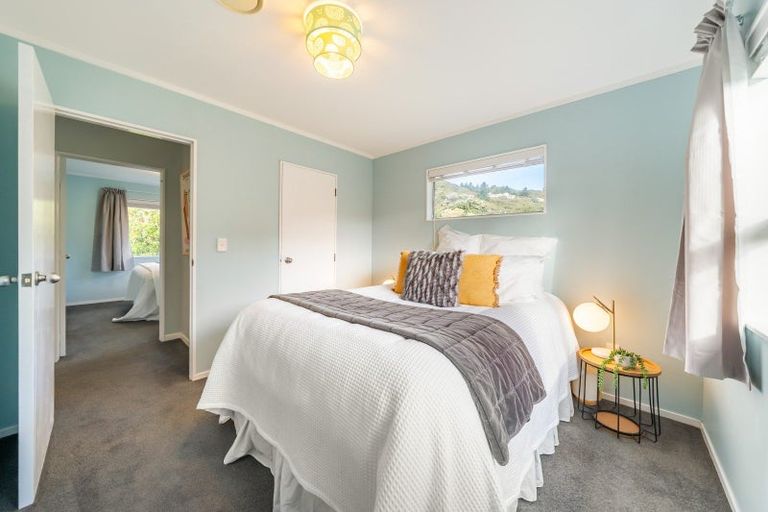 Photo of property in 18 Yarrow Place, Papakowhai, Porirua, 5024