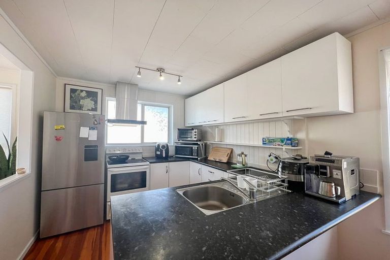 Photo of property in 26 Reynolds Place, Torbay, Auckland, 0630