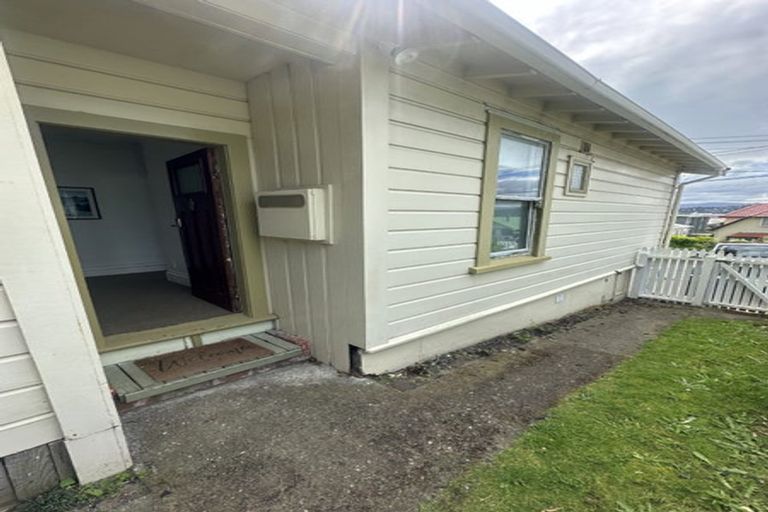 Photo of property in 180 Sutherland Road, Lyall Bay, Wellington, 6022