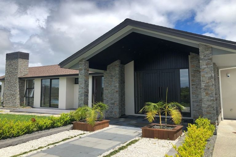 Photo of property in 10 Te Awa Place, Red Beach, 0932