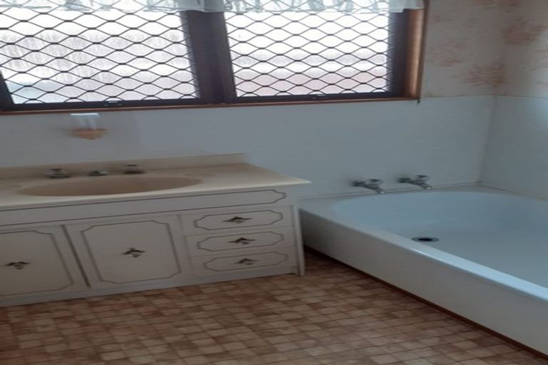 Photo of property in 4 Second Avenue, Avenues, Whangarei, 0110