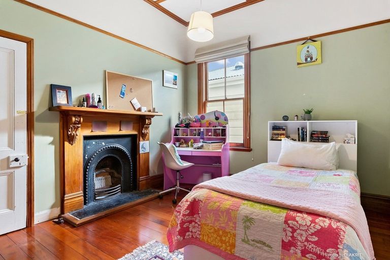 Photo of property in 33 Myrtle Crescent, Mount Cook, Wellington, 6021