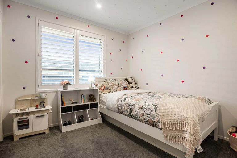 Photo of property in 8 Tahuna Minhinnick Drive, Glenbrook, 2681