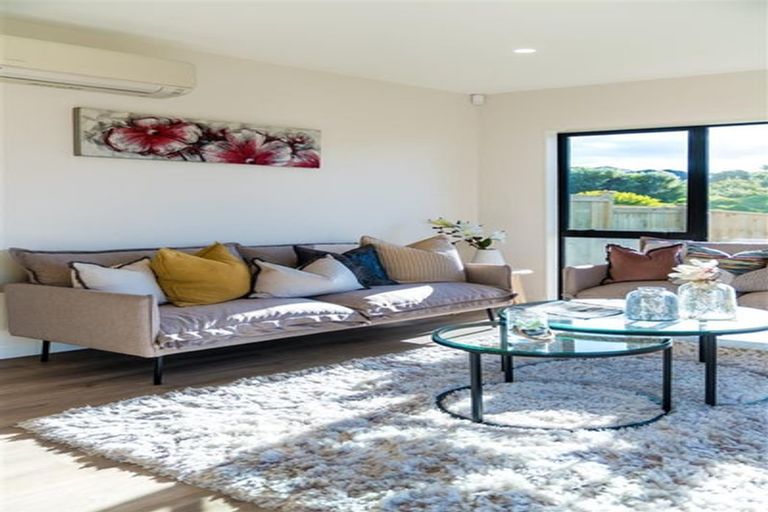Photo of property in 38 Whakairo Crescent, Gulf Harbour, 0930