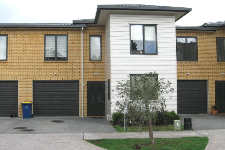 Photo of property in 3 Verdale Circle, Glen Eden, Auckland, 0602