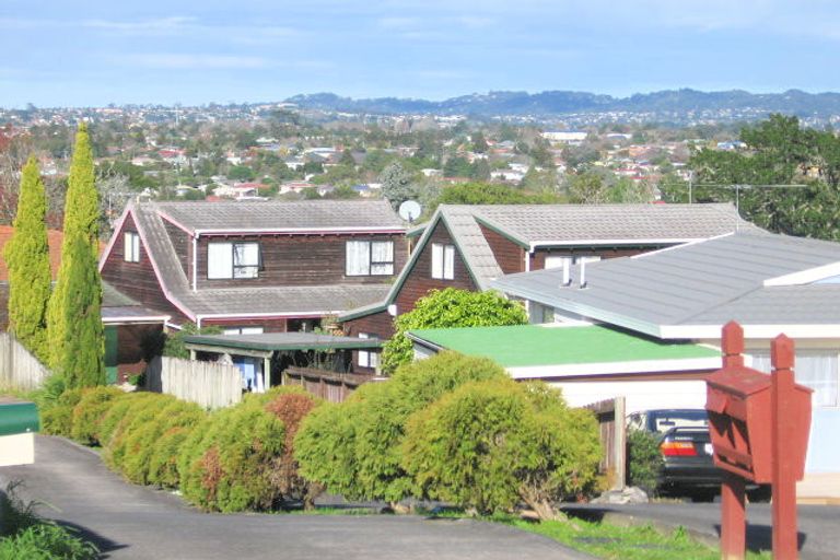 Photo of property in 2/16 Moxham Grove, Massey, Auckland, 0614