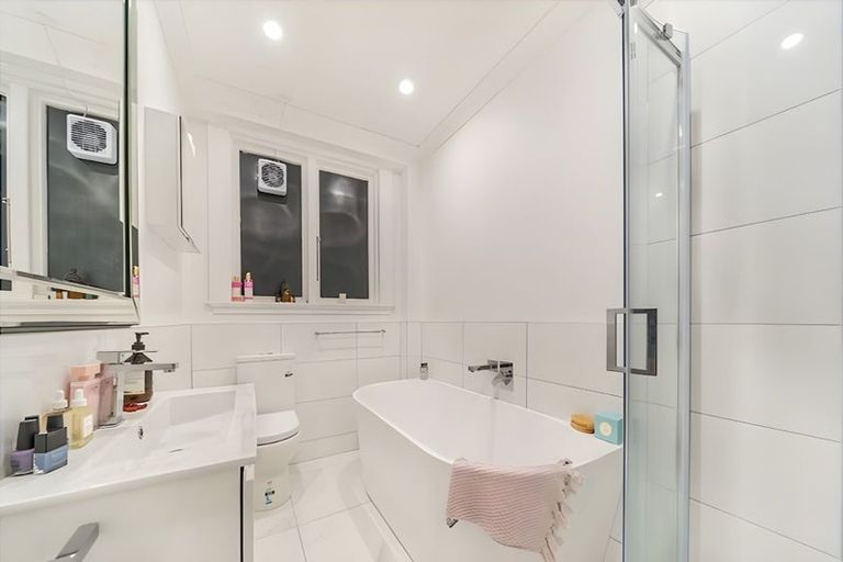 Photo of property in 246u3 Oriental Parade, Oriental Bay, Wellington, 6011