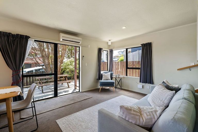 Photo of property in 14b Landsdowne Terrace, Karori, Wellington, 6012