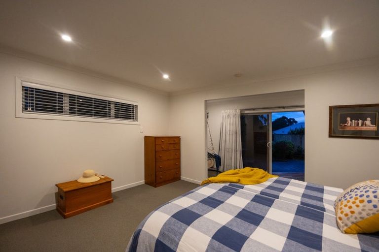 Photo of property in 100 Ruapehu Drive, Fitzherbert, Palmerston North, 4410