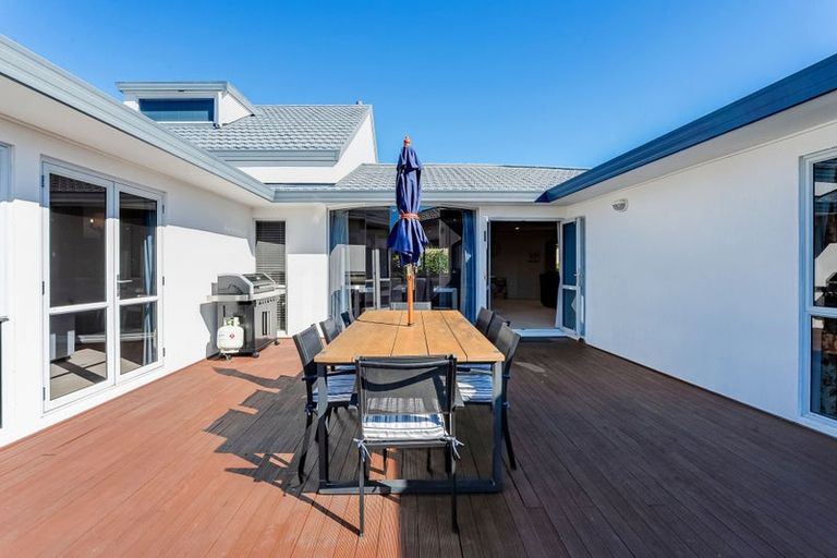 Photo of property in 23 Samwell Drive, Whitby, Porirua, 5024
