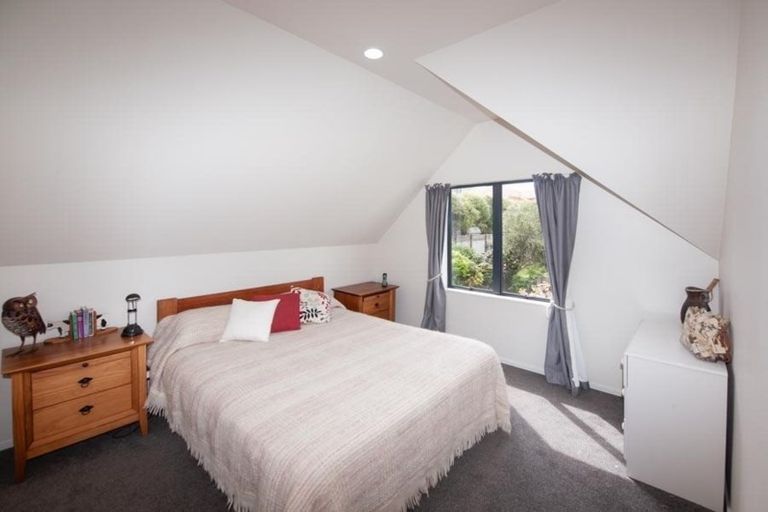 Photo of property in 146 Westchester Drive, Churton Park, Wellington, 6037