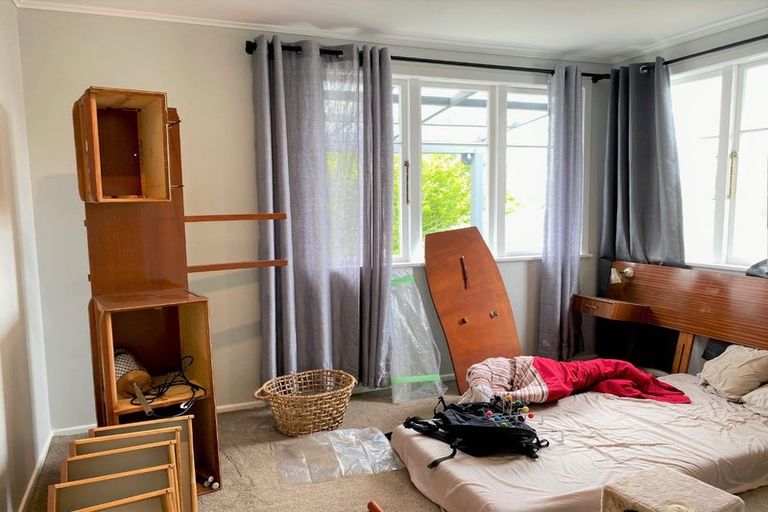 Photo of property in 20 Taipari Road, Te Atatu Peninsula, Auckland, 0610