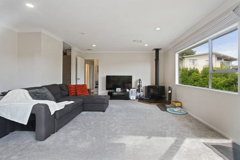 Photo of property in 14 Glenfinn Place, Massey, Auckland, 0614