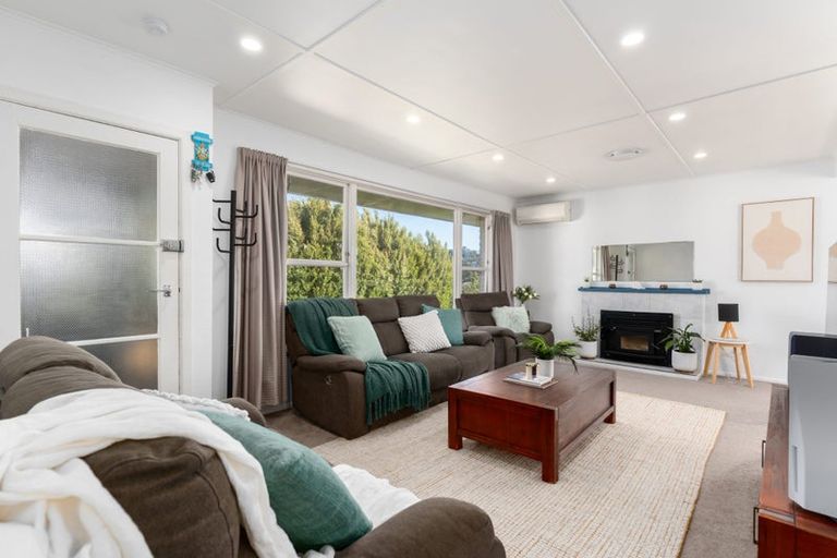 Photo of property in 33 Lynda Avenue, Paparangi, Wellington, 6037