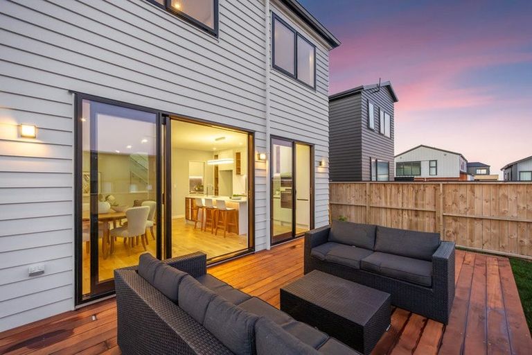 Photo of property in 7 Makumaku Place, Long Bay, Auckland, 0630