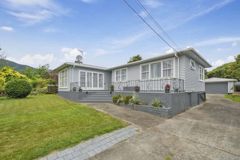 Photo of property in 34 Kaitawa Crescent, Paraparaumu, 5032