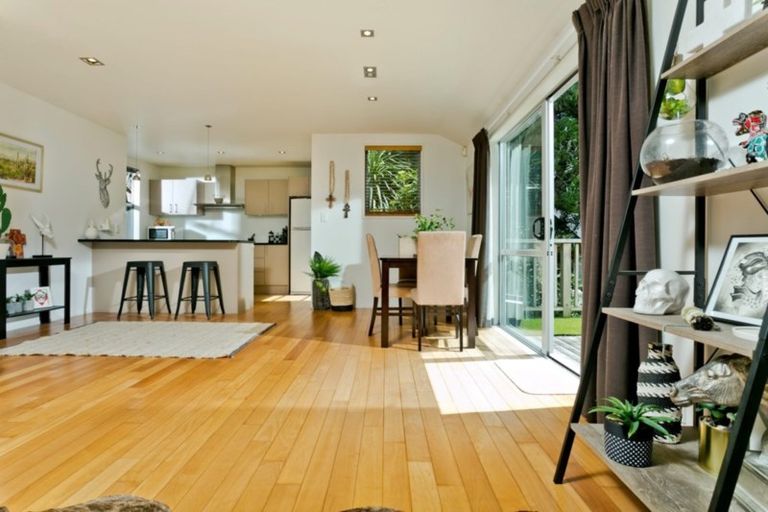 Photo of property in 14a Berne Place, Birkenhead, Auckland, 0626